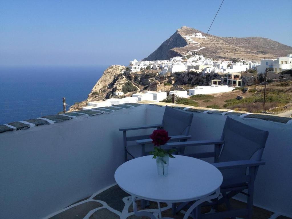 Kifines Suites Folégandros Buitenkant foto
